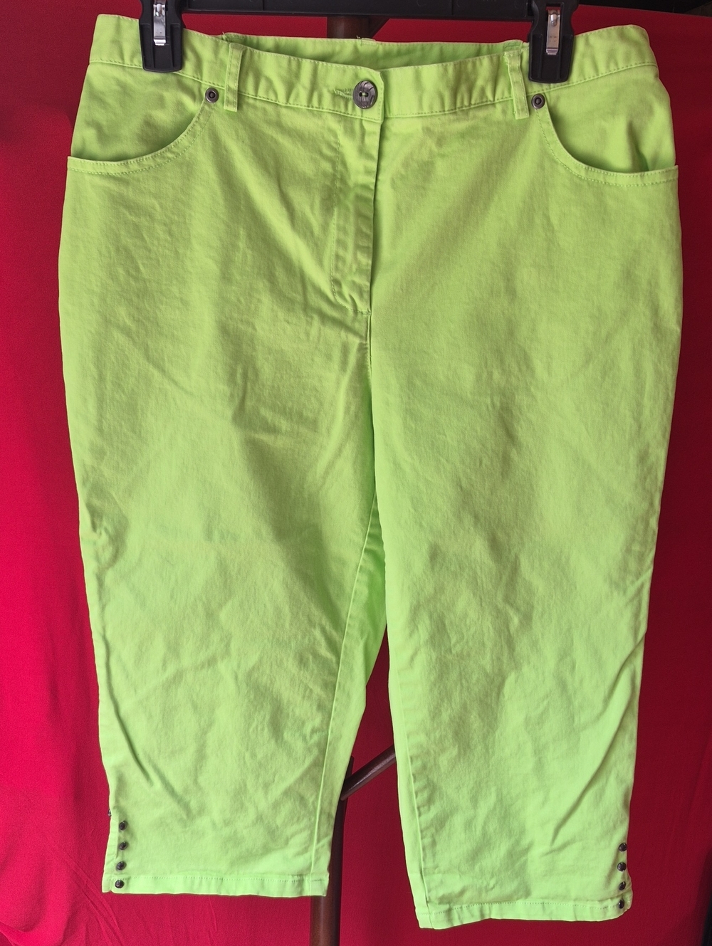Lark Lane Women’s Neon Green Capri Pants With Embellished Ankle Size 10